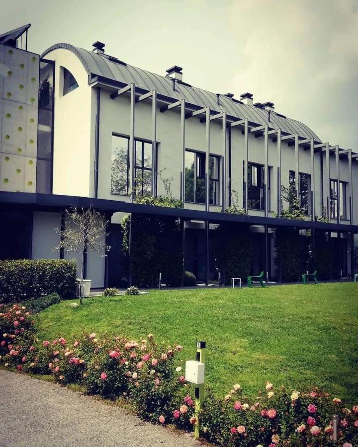 Mxp Rooms Guest House Cardano Al Campo Exterior foto