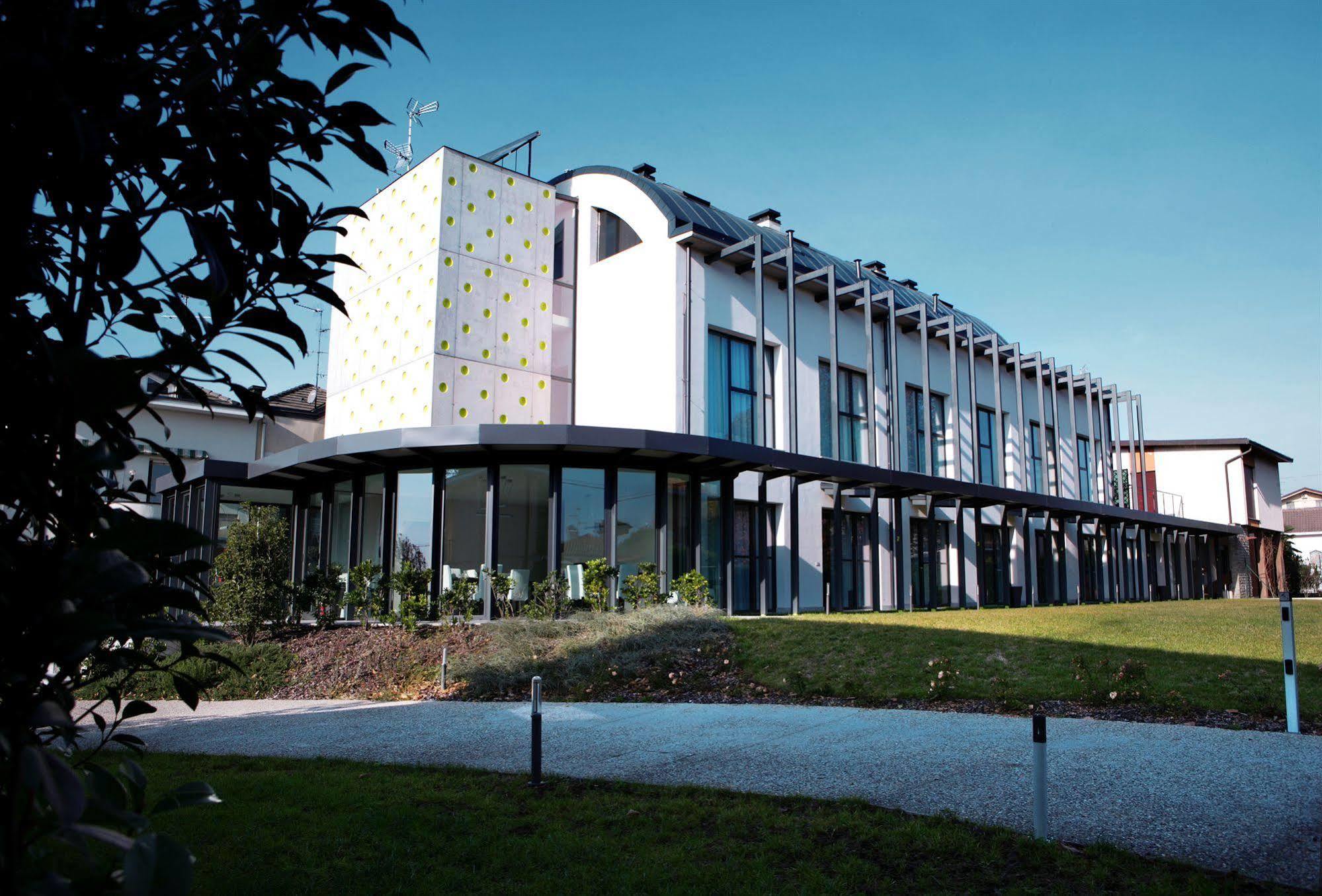 Mxp Rooms Guest House Cardano Al Campo Exterior foto