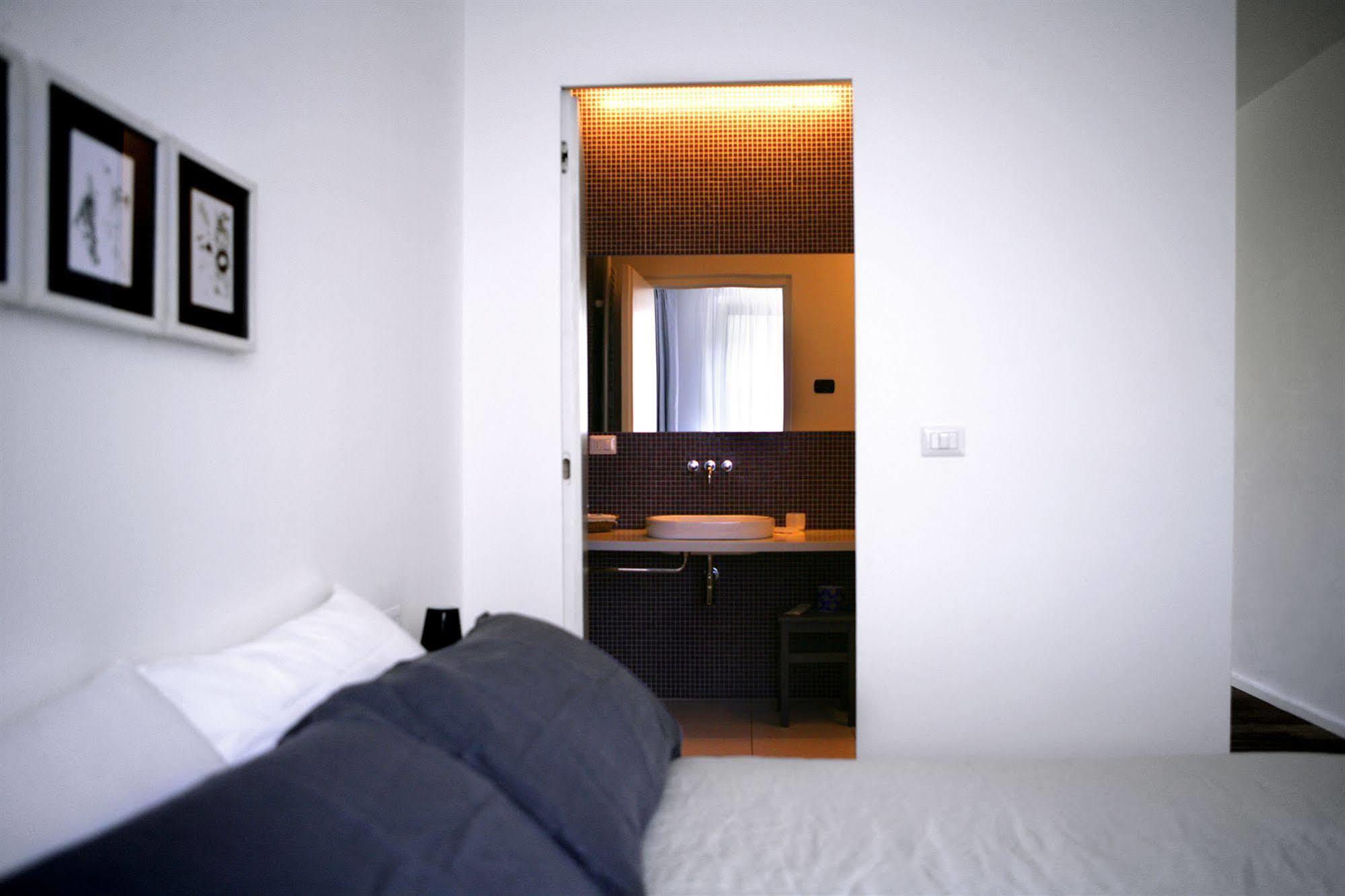 Mxp Rooms Guest House Cardano Al Campo Exterior foto